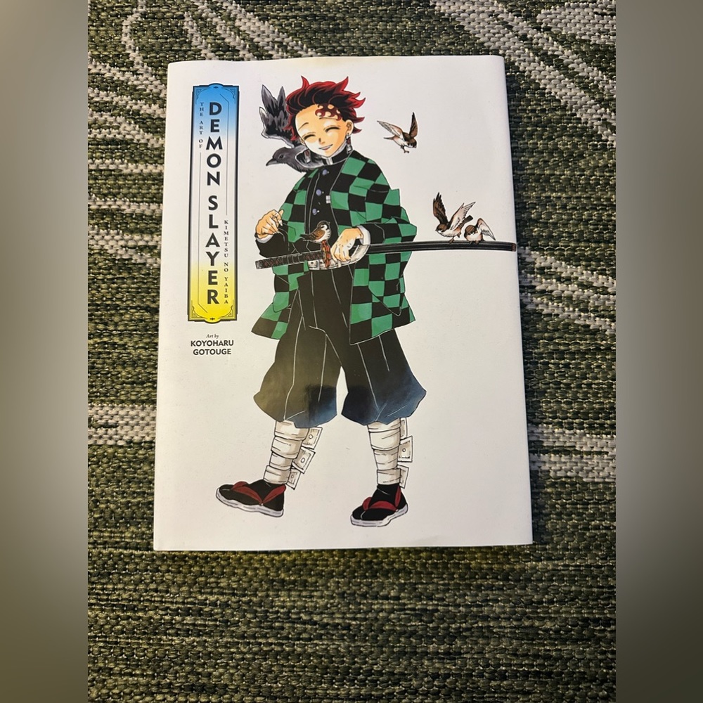Demon Slayer Art book + 4 figures